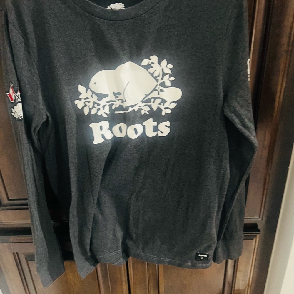 Roots women’s Charcoal Long Sleeve Tee